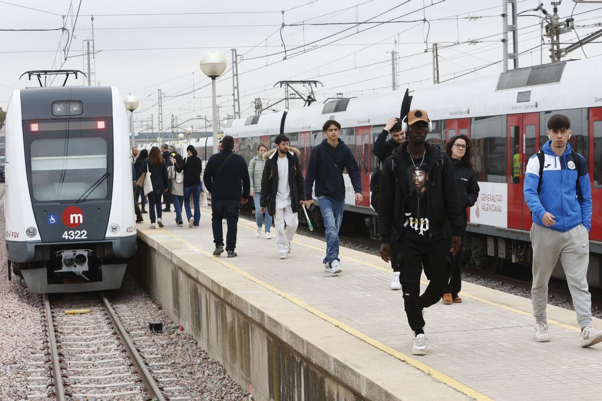 Primer día de recuperación de frecuencias de Metrovalencia en Valencia Sud.