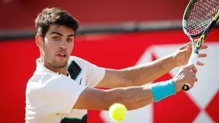 Alcaraz alcanza la final de Queen's sin sufrir ante Bautista
