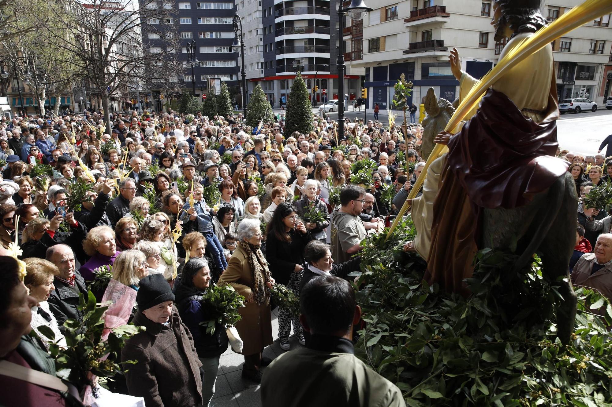 EN IMÁGENES: Gijón procesiona para celebrar el Domingo de Ramos