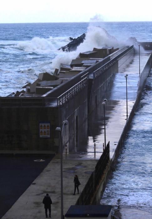 Temporal en Asturias: Alerta roja por viento y oleaje