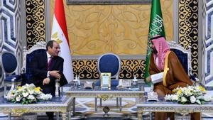 El presidente egipto Abdel Fattah al-Sisi y Bin Salmán, el príncipe heredero de Arabia Saudita.