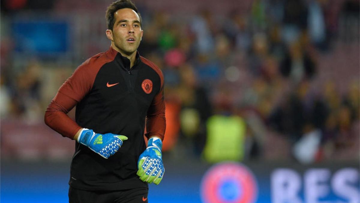 Claudio Bravo fue ovacionado en el Camp Nou