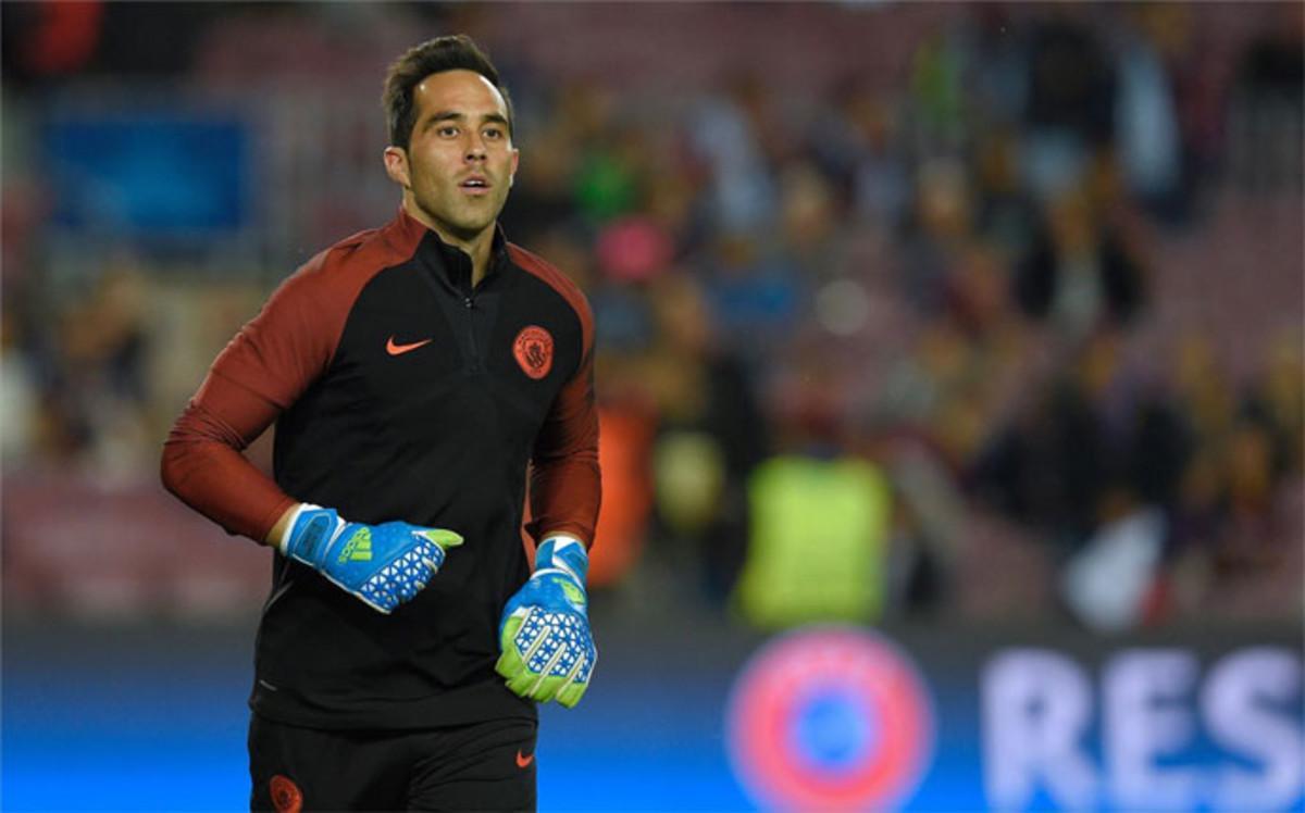 Claudio Bravo fue ovacionado en el Camp Nou