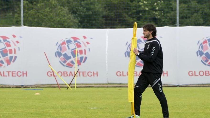 David Generelo durante un entrenamiento del Oviedo en El Requexón. maría gómez