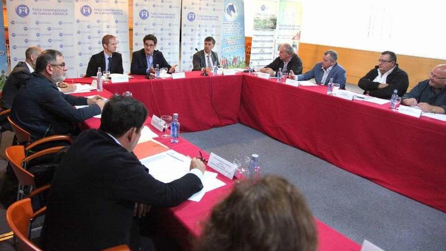 La reunión del comité organizador tuvo lugar ayer en las oficinas del recinto Feira Internacional de Galicia (FIG).