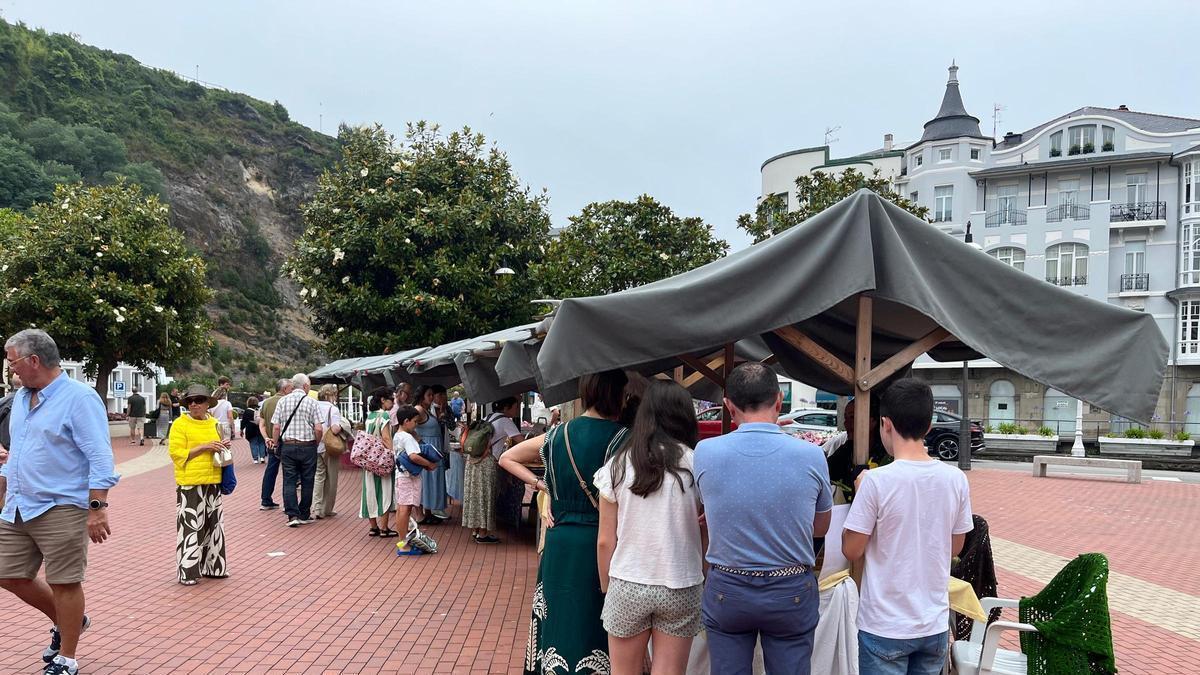 Un mercado anterior celebrado en la plaza Alfonso X El Sabio.