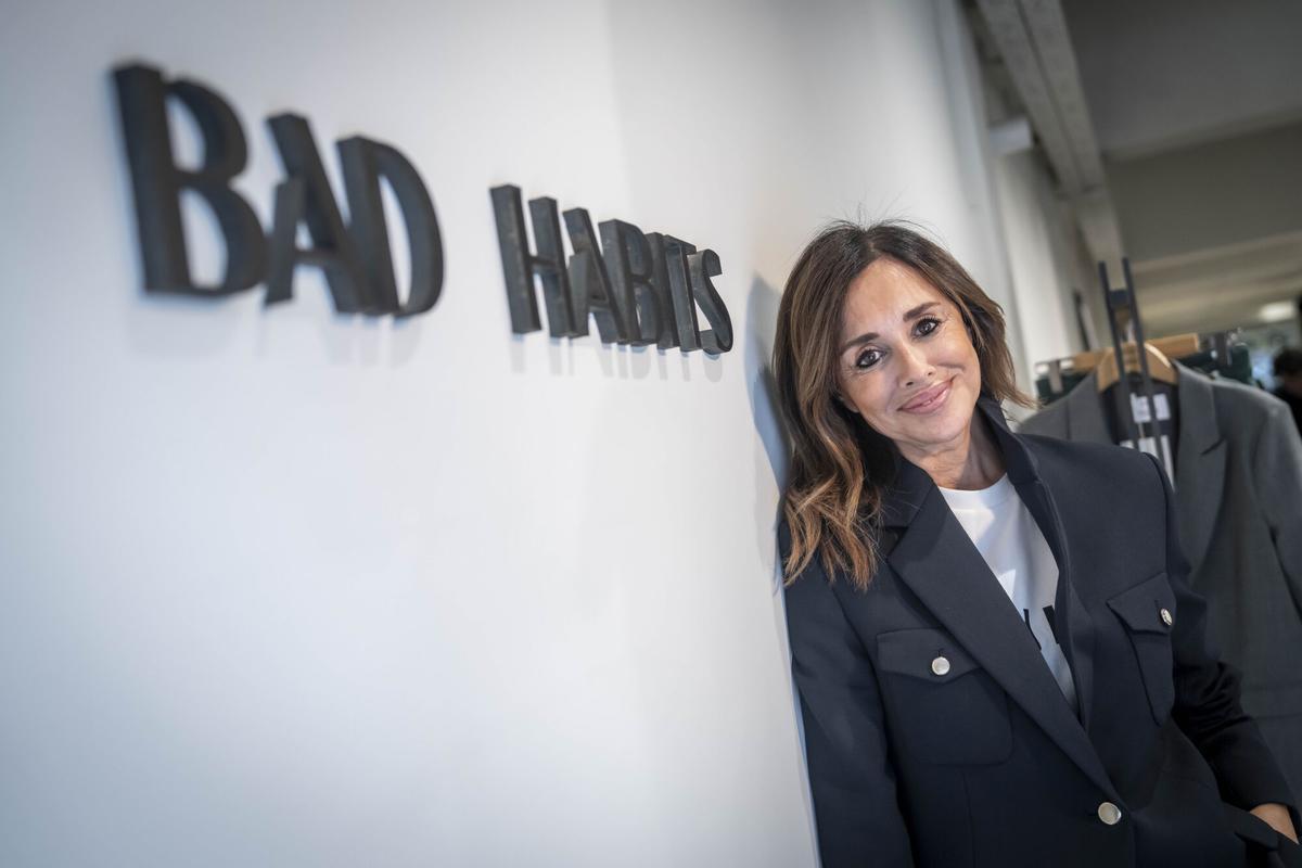 Barcelona 03/12/2025 Cultura. Entrevista con Georgina Escoda, exmodelo y CEO de la tienda y firma Bad Habits, pionera en traer a Barcelona marcas como la de Victoria Beckham. Sus 'lives' de Instagram arrasan cada miércoles. AUTOR: MANU MITRU