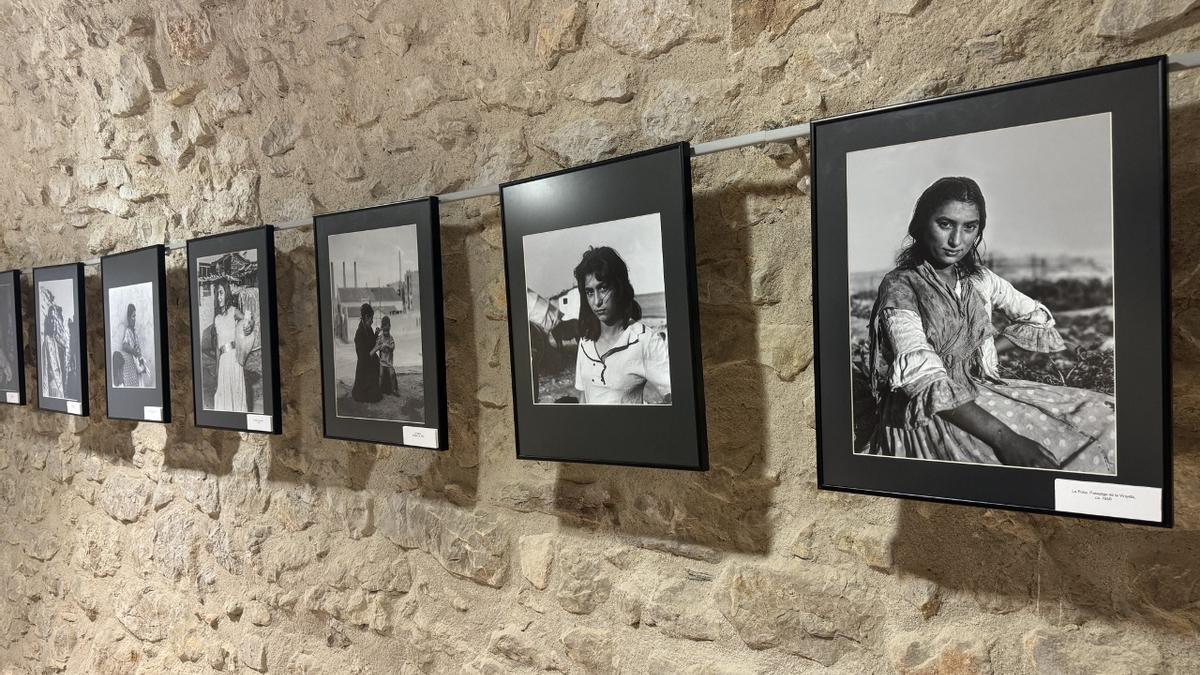 Algunes de les fotografies de Jacques Léonard a l'exposició a l'Alfolí de la Sal.