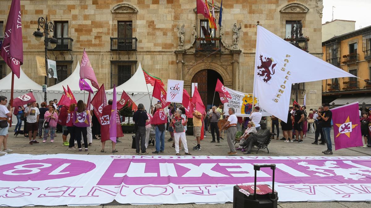 Tudanca (PSOE) pide que el Congreso se pronuncie sobre la aspiración autonomista de León.