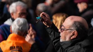 BARCELONA 31/01/2025 Barcelona. Concentración frente a la Casa Orsola en contra del desahucio de Josep Torrent.. FOTO de ZOWY VOETEN