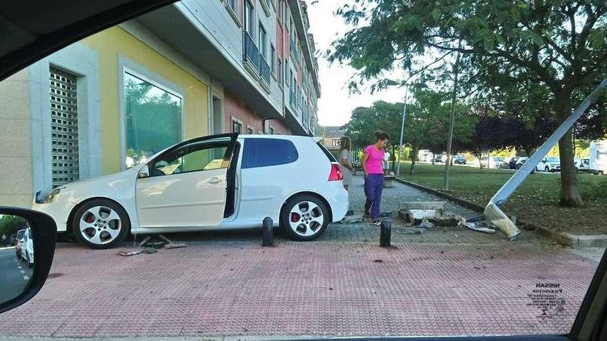 Estado en el que quedó el coche después de la colisión. // FdV