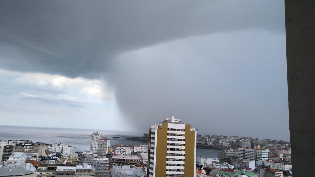 Tormenta eléctrica sobre A Coruña.
