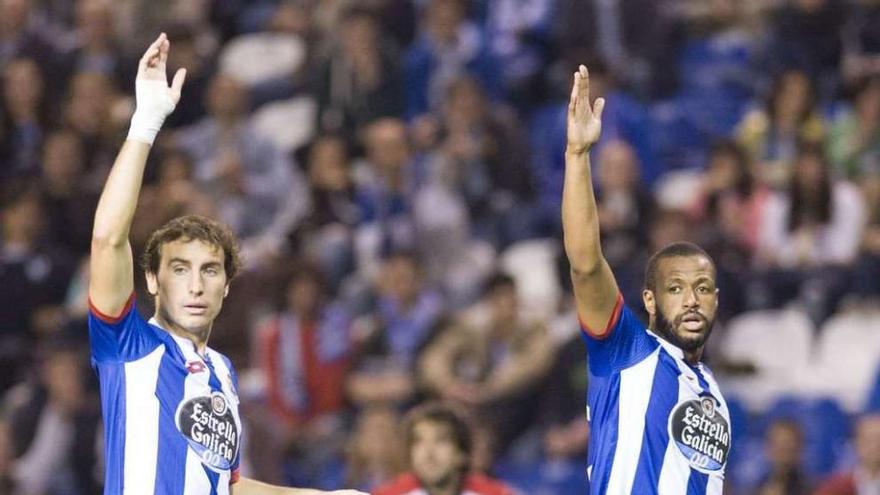 Mosquera y Sidnei gesticulan durante el partido del domingo contra el Athletic.