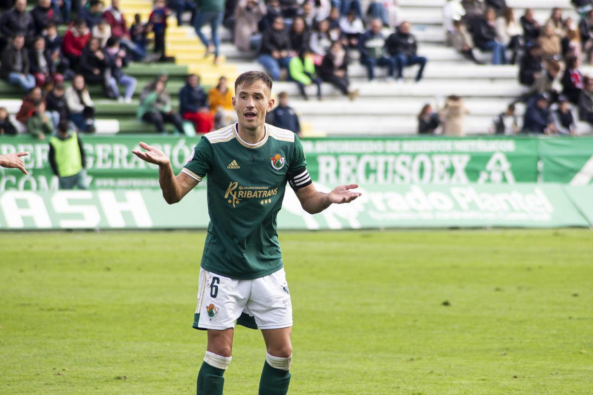 Clausí jugó este domingo su partido número 50 con el Cacereño.