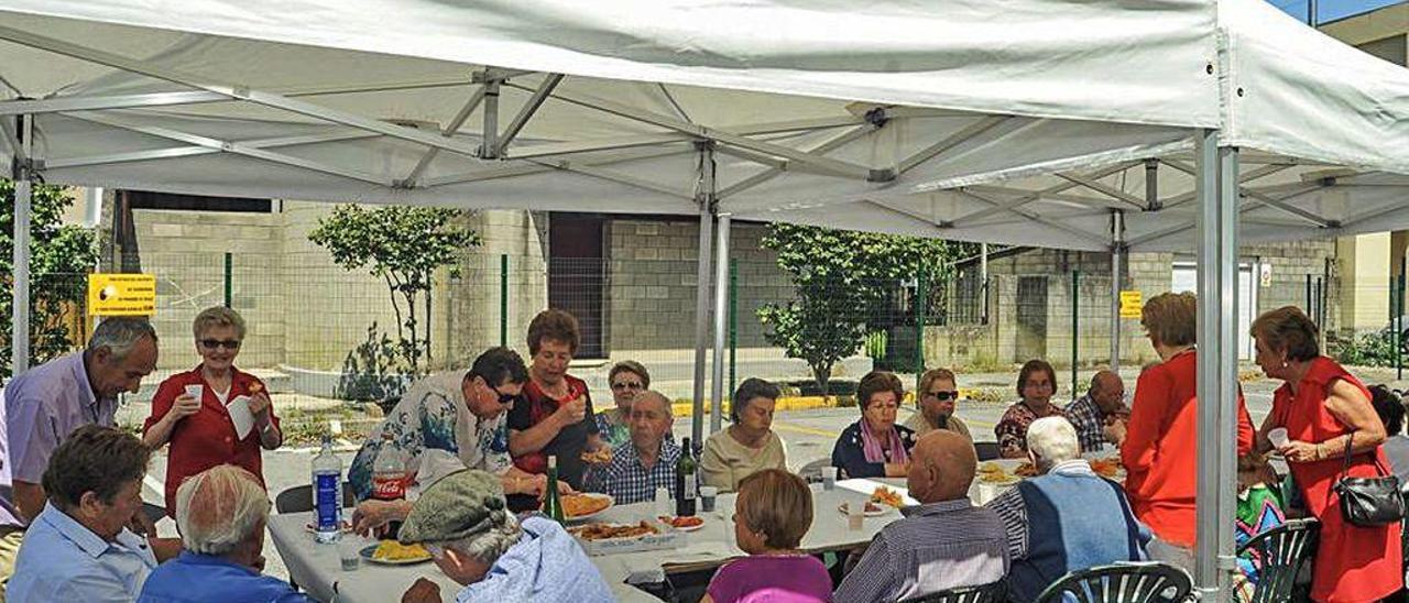 Una reunión anterior de pensionistas en Vilagarcía.