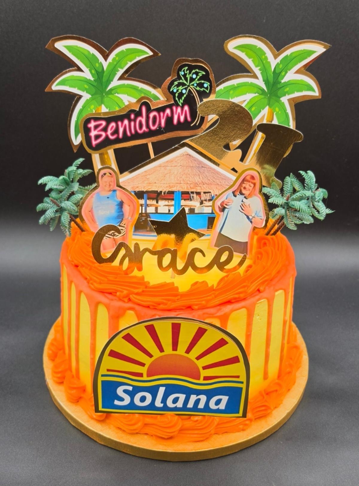 Esta tarta con referencias a la serie británica "Benidorm" triunfa durante todo el año.
