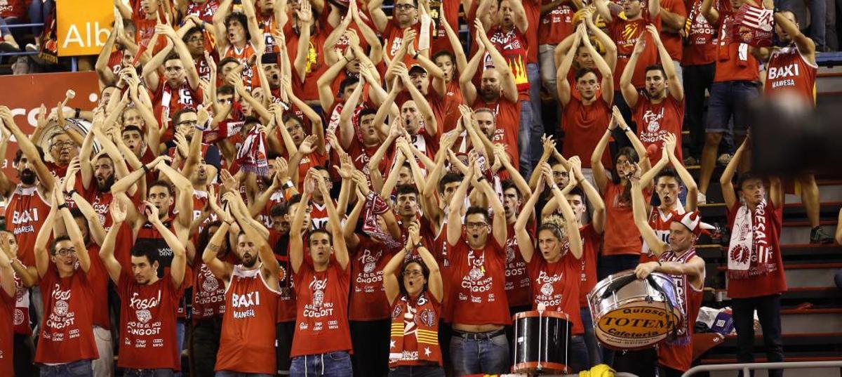 Aficionats del Baxi Manresa en una imatge d'arxiu