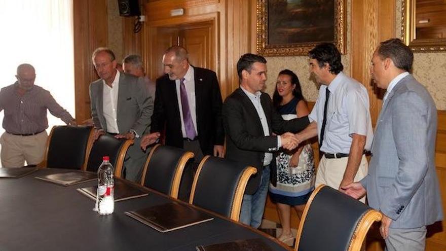 Un momento de la reunión de José Bernal con los empresarios.