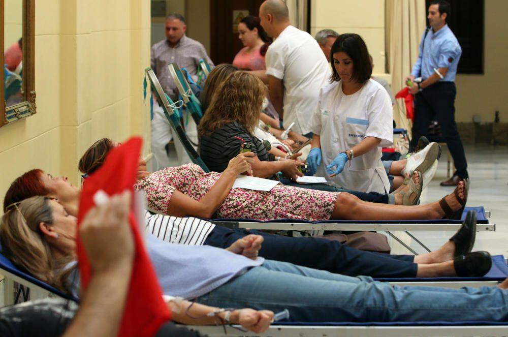El Ayuntamiento de Málaga acoge la novena edición de este maratón solidario de donación de sangre.