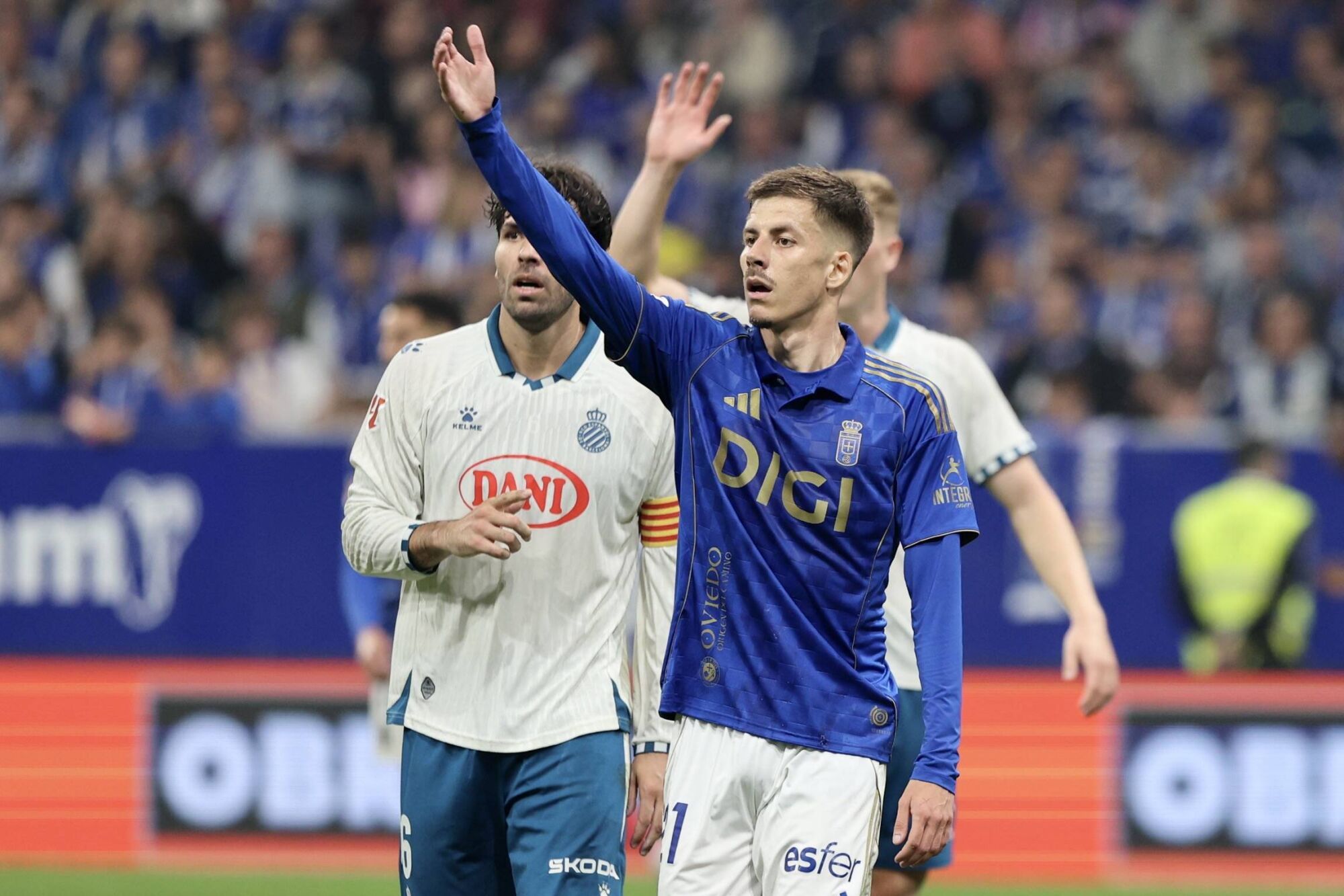 Todas las IMÁGENES del reestreno de Carrión con el Oviedo, con derrota ante el Espanyol 