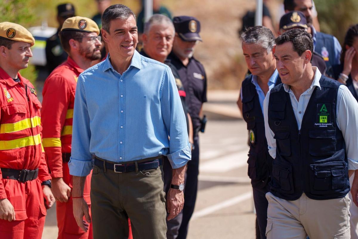 13/07/2026 El presidente del Gobierno, Pedro Sánchez, y el presidente de la Junta de Andalucía, Juanma Moreno, en el puesto de mando avanzado instalado en Turre (Almería) por el incendio forestal de Los Gallardos. ANDALUCÍA ESPAÑA EUROPA POLÍTICA ALMERÍA FRANCISCO J. OLMO/EUROPA PRESS