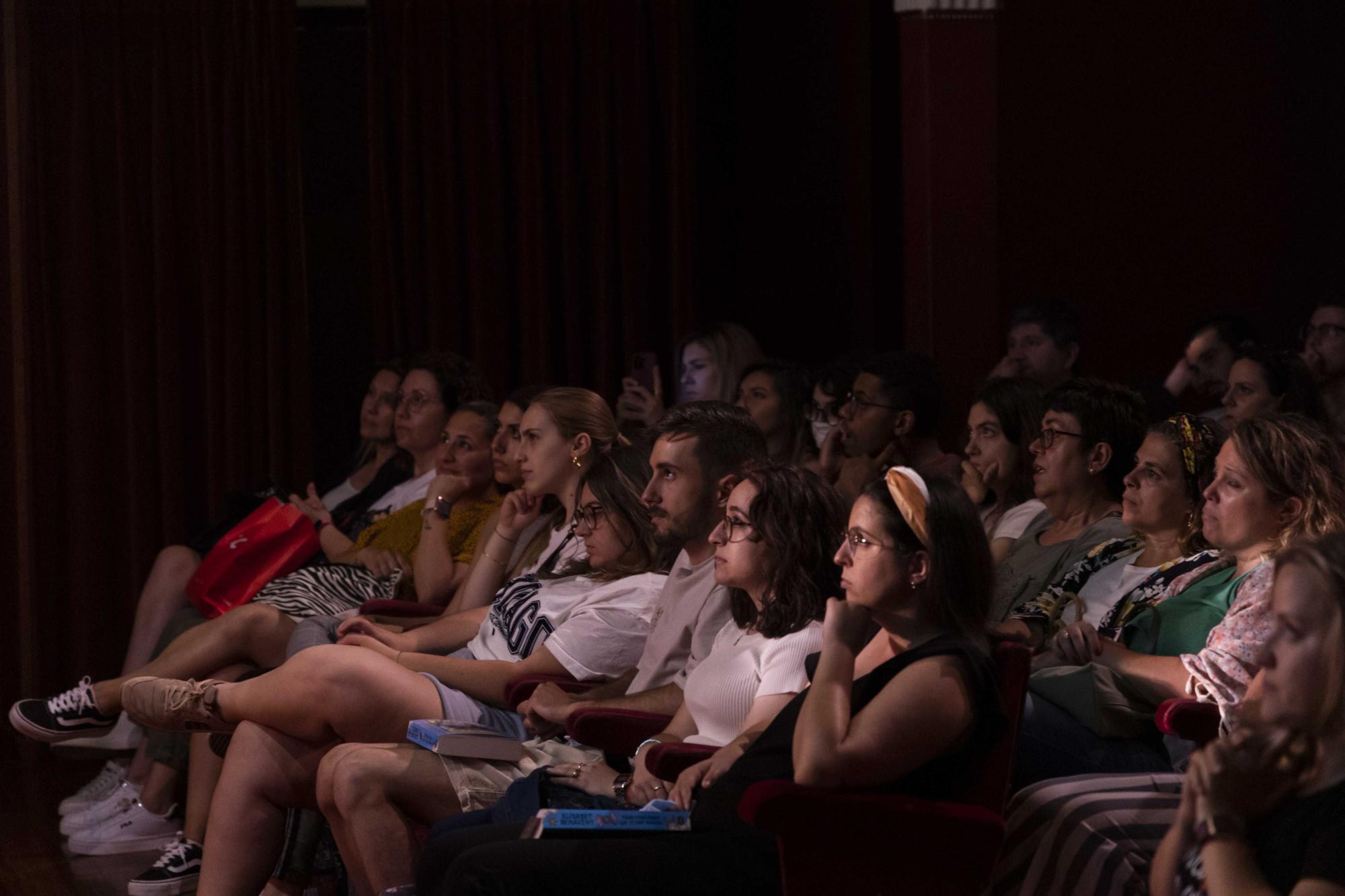 Elisabet Benavent llena el Talia presentando su último libro