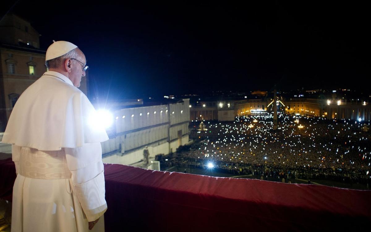 Cardinal Bergoglio convertit en papa Francesc. Dia 13 de març de 2013