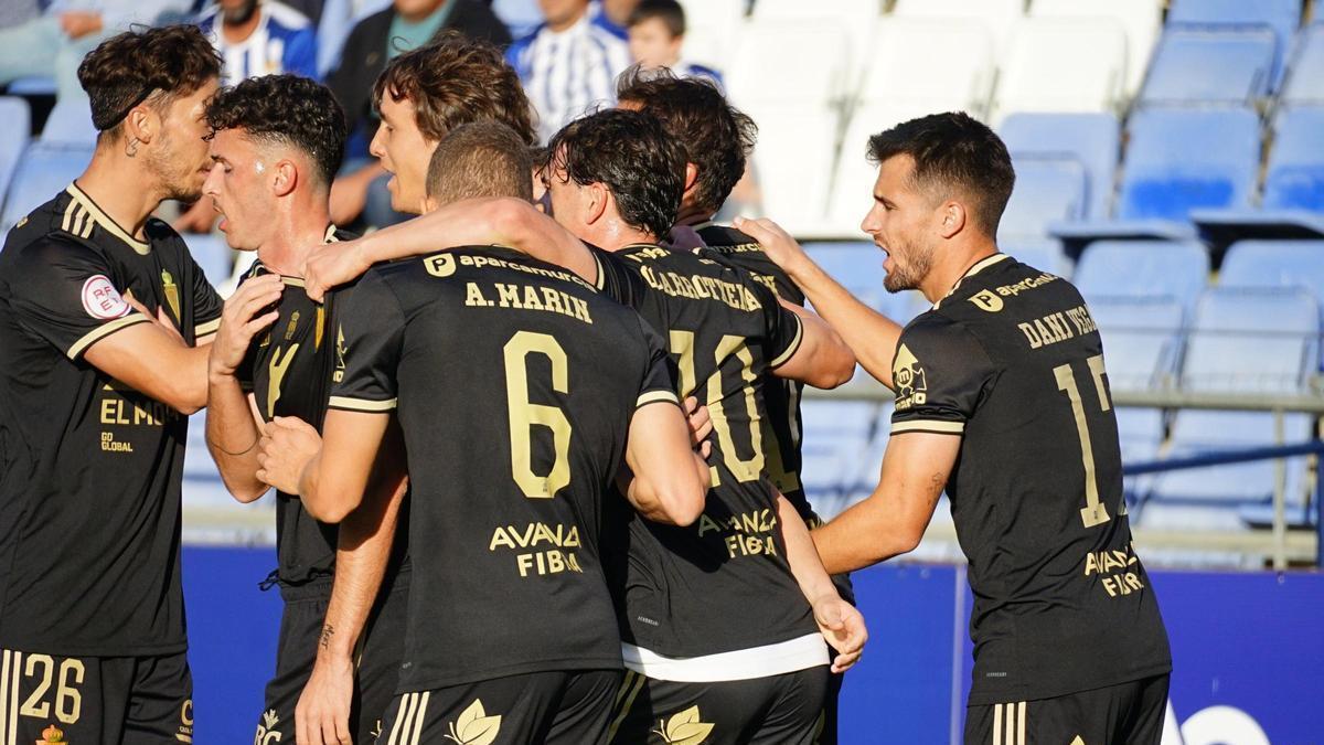 El Real Murcia celebra su gol.