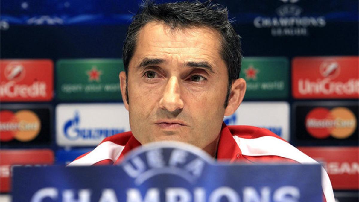 Ernesto Valverde durante la rueda de prensa en San Mamés