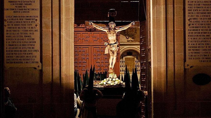 Cristo de la Expiación, en la Puerta Santa de la Catedral.