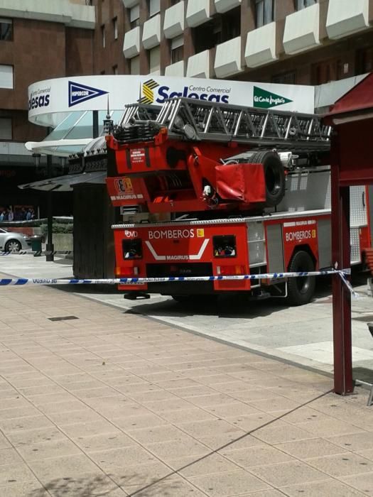 Una mujer fallece al incendiarse su piso en el edificio de Salesas, en Oviedo