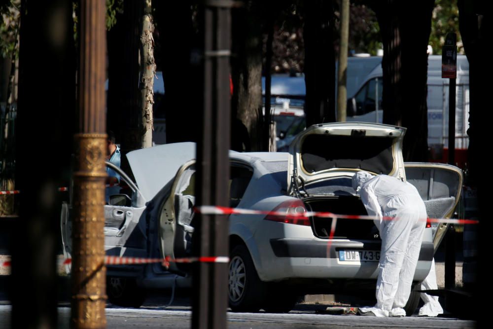 Las imágenes del ataque a un furgón policial en París