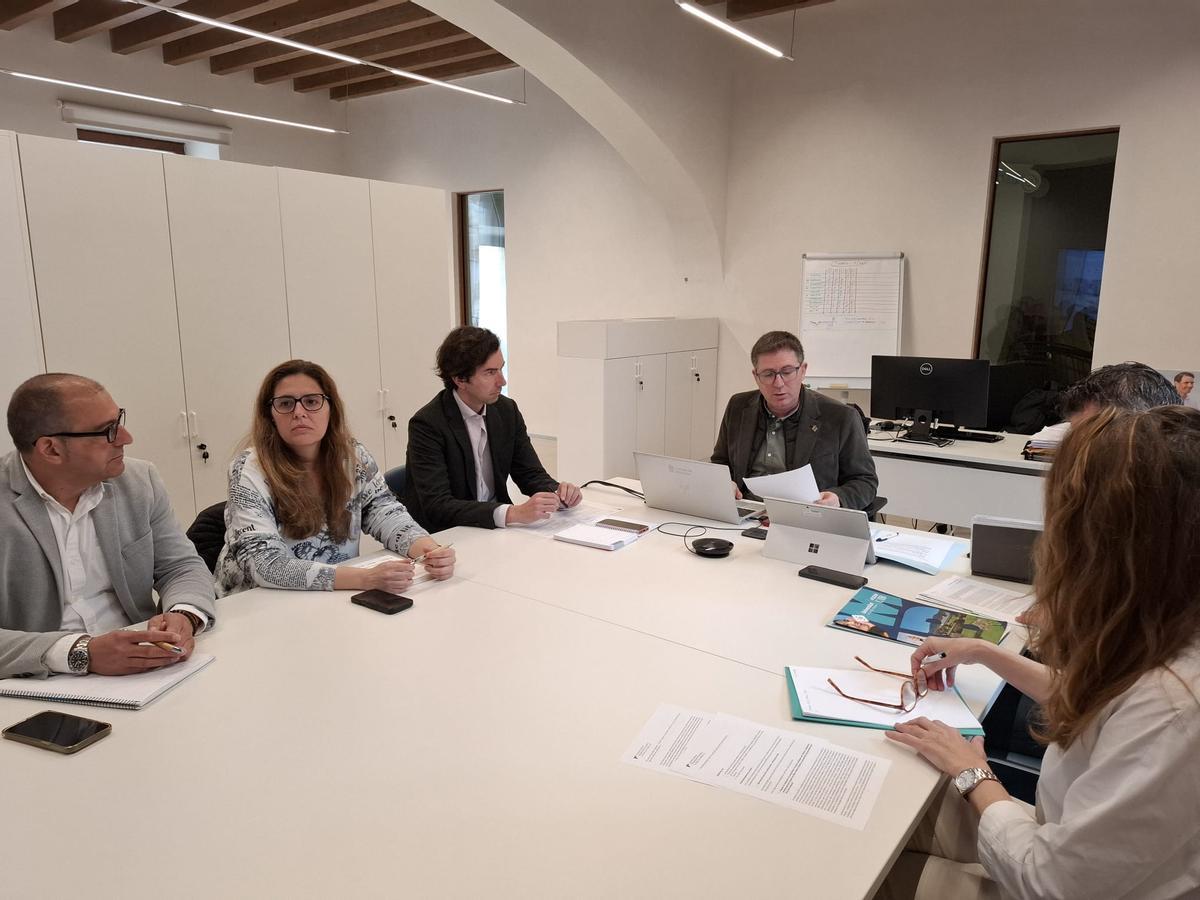 El Consell de Mallorca aprueba la convocatoria de la bolsa temporal de plazas turísticas de alquiler vacacional.