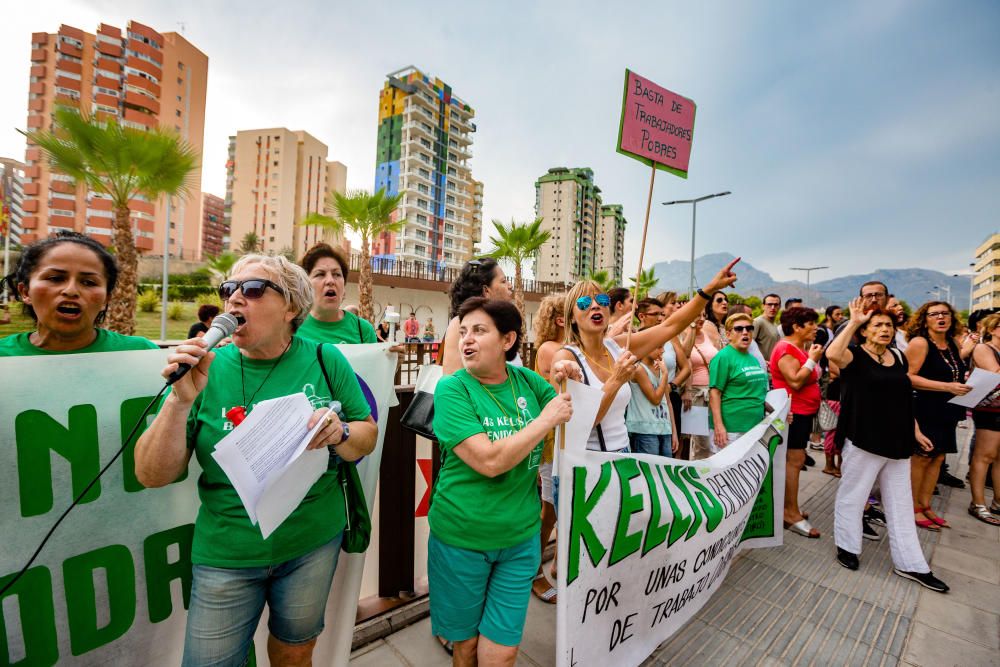 Las Kellys protestan frente al hotel Rambla de Benidorm
