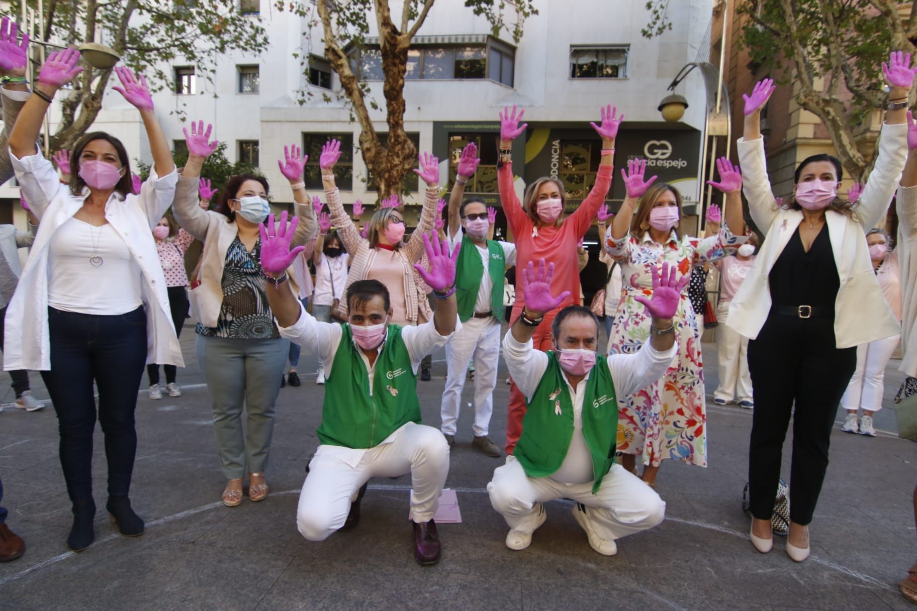 Campaña "Saca pecho" contra el Cáncer de mMma