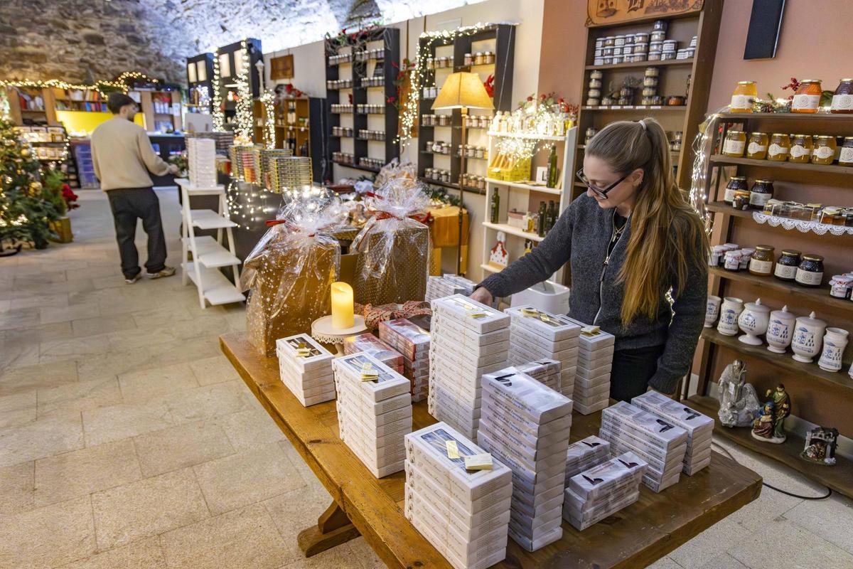 Los dulces de convento y monasterio ya están colocados en San Martín Pinario