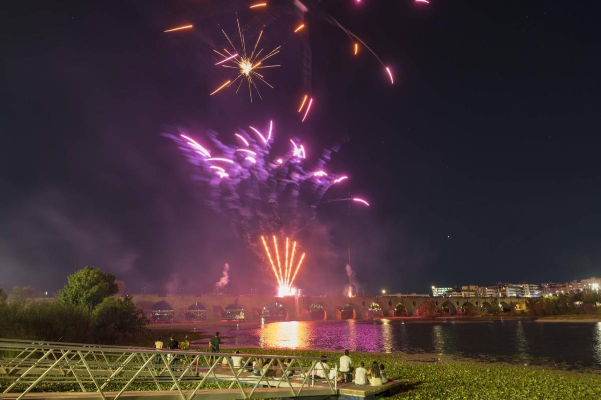 Las imágenes de los fuegos artificiales de Badajoz