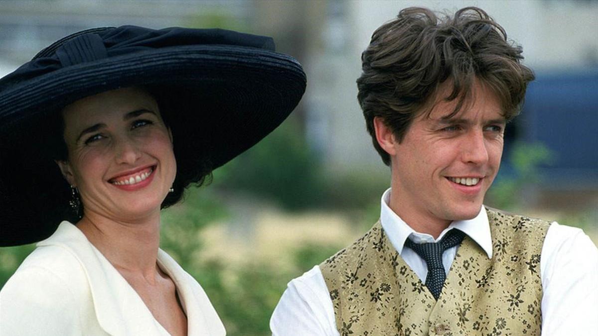 Andie McDowell y Hugh Grant, en 'Cuatro bodas y un funeral'