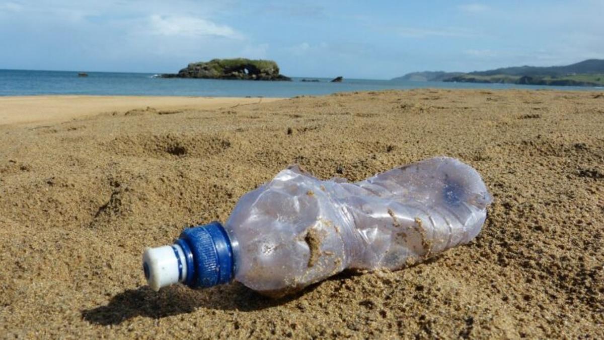 Casi el 72% de la basura de la costa española es plástico