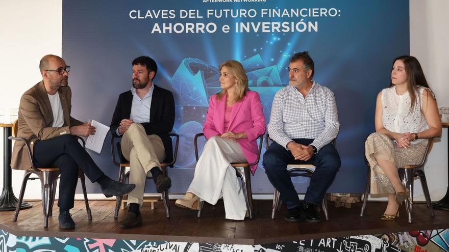 De izquierda a derecha; Julio Pérez, José María Díaz, Lucy Amigo, Jorge Vila y Raisa Pérez en el Afterwork Networking Prensa Ibérica: «Claves del futuro financiero: ahorro e inversión».