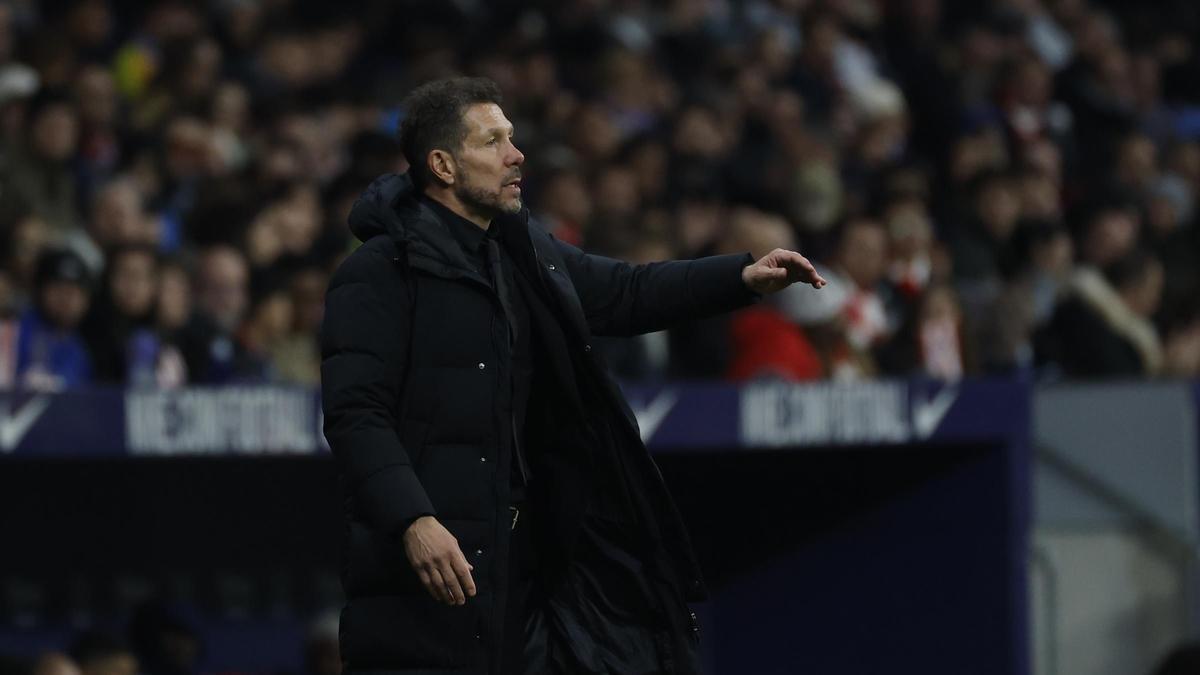 Simeone, en el partido entre Atlético y Real Oviedo