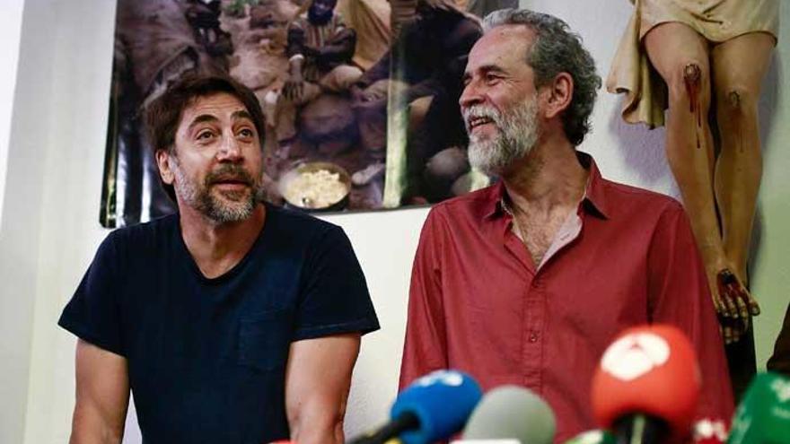 Javier Bardem, junto a Willy Toledo.