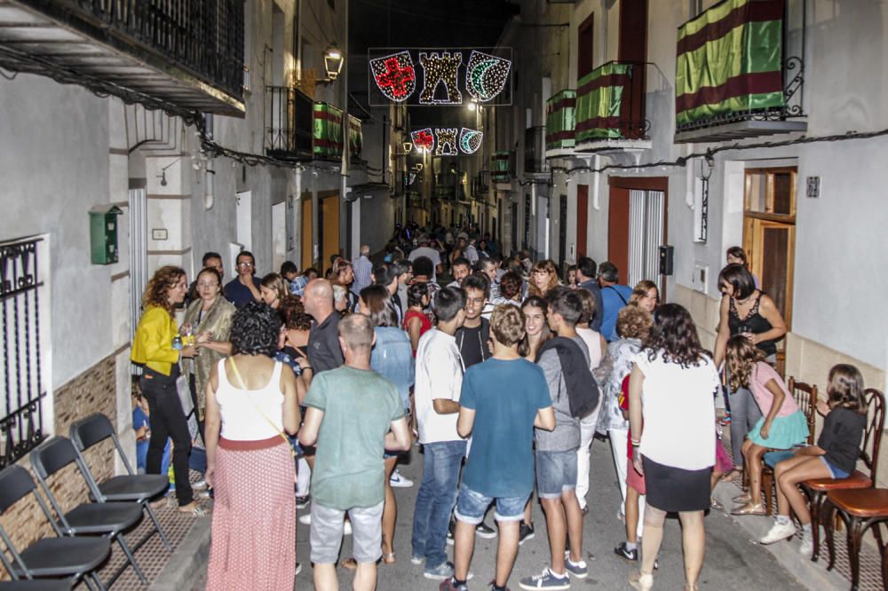 Desfile de la Nit de l'Olla de Benilloba.