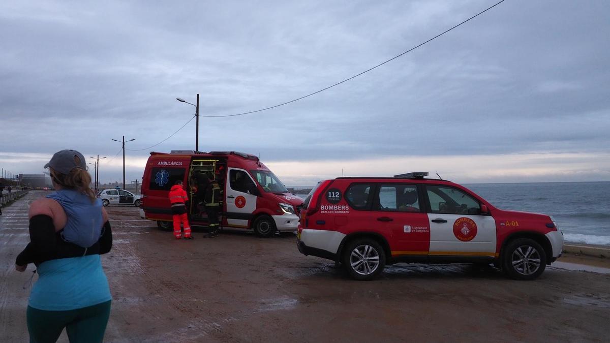 Buscan a una persona desaparecida en el mar en el Fòrum de Barcelona