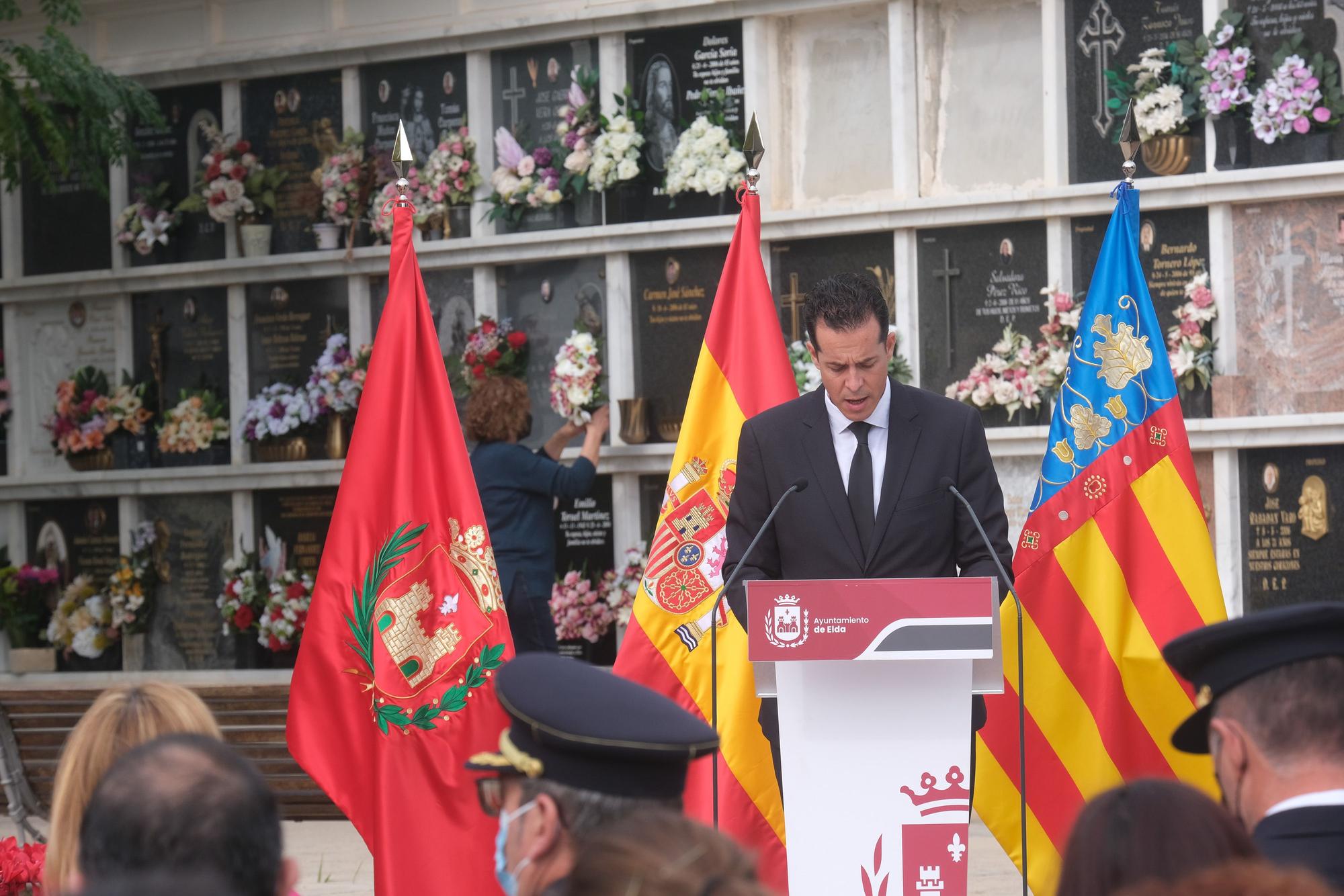 Así ha sido el homenaje a los 111 fallecidos por covid en Elda