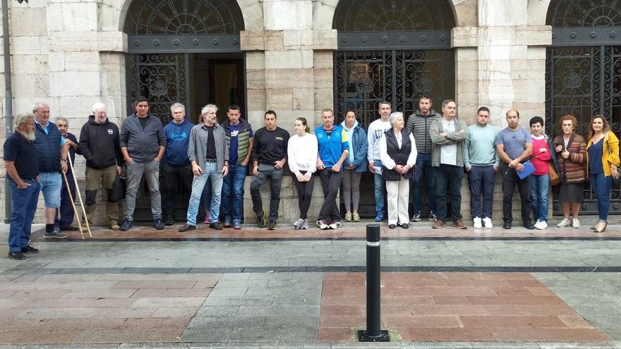 Protesta en Llanes contra los ataques del lobo: &quot;Los daños son inasumibles&quot;