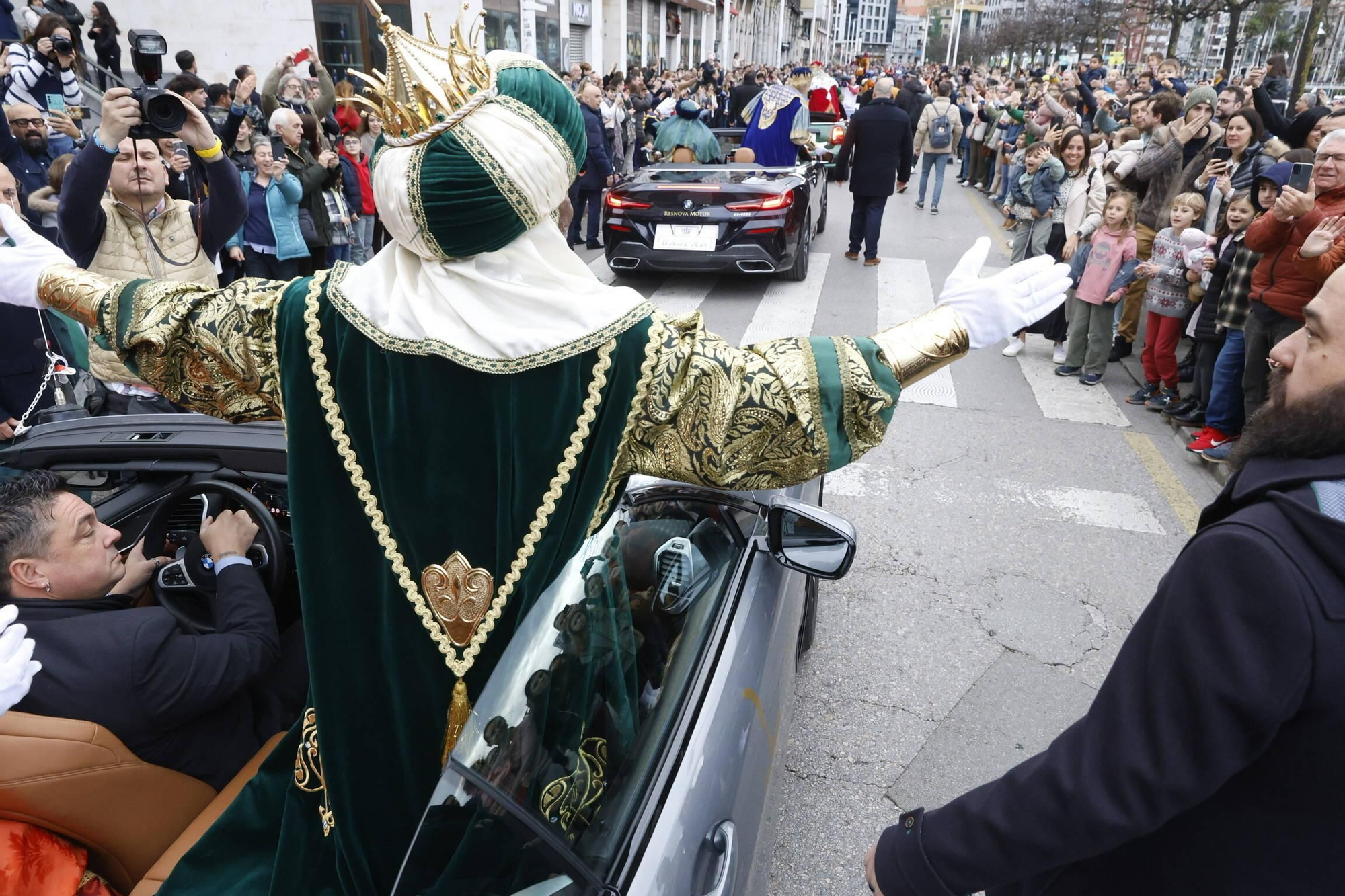 En imágenes: Los Reyes Magos desembarcan en Gijón