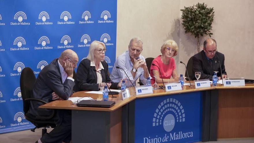 Franco Mimmi, Maria Badia, el moderador José Jaume, Kate Mentink y Esteban Mas.