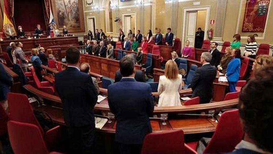 Un pleno del Parlamento canario.