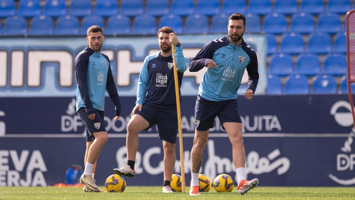 Entrenamiento del Málaga CF de este jueves en La Rosaleda.